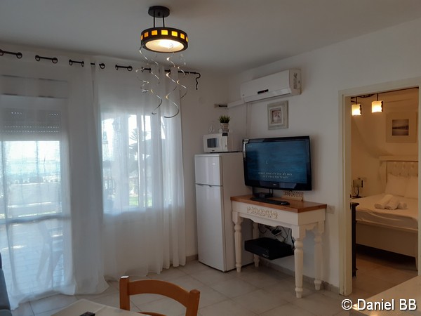 ארבל סלון ומבט לחדר שינה